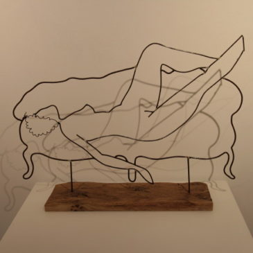 “nudo sul divano”